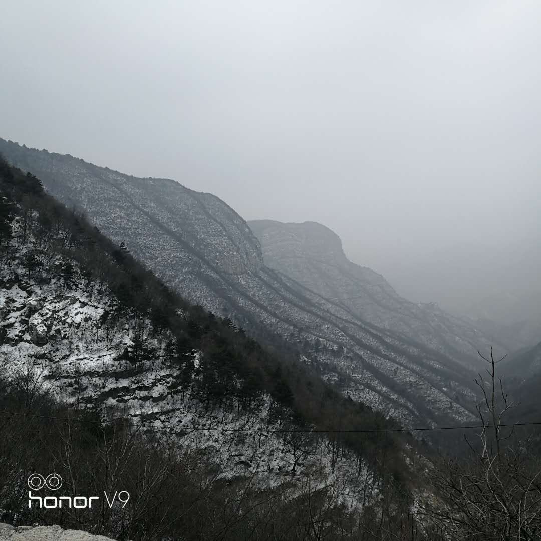 焦作市眾光耐酸瓷業(yè)有限公司開工前先去登登山，而且還是雪山